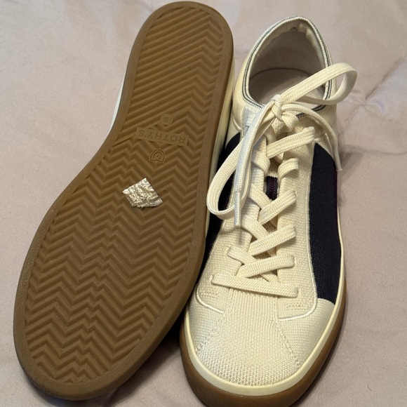 EUC Rothy’s color block lace up sneaker 8 - Picture 3 of 6